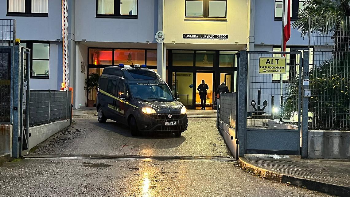Il blitz della Guardia di Finanza - foto di Francesco Manfuso