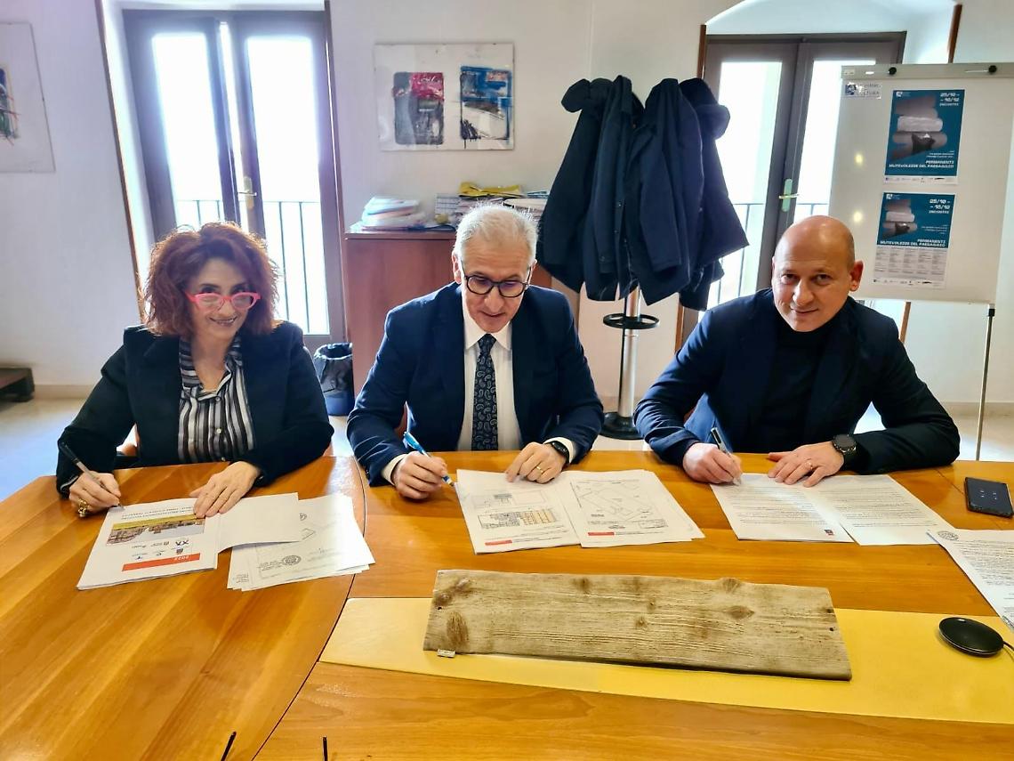 La firma dell'accordo