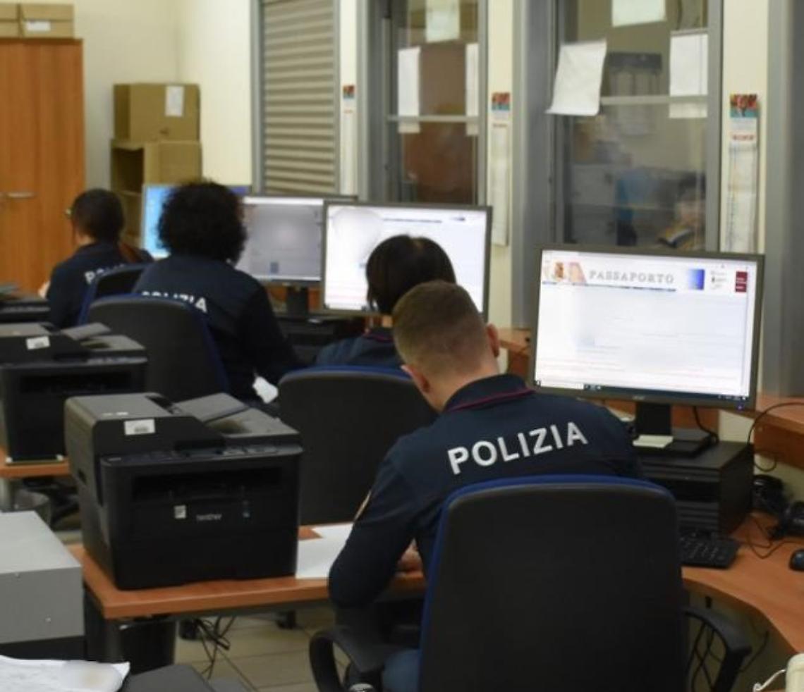 L'Ufficio Passaporti della Questura jonica