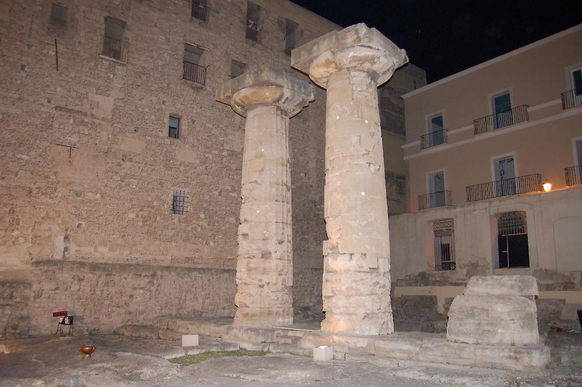 Una veduta delle colonne doriche