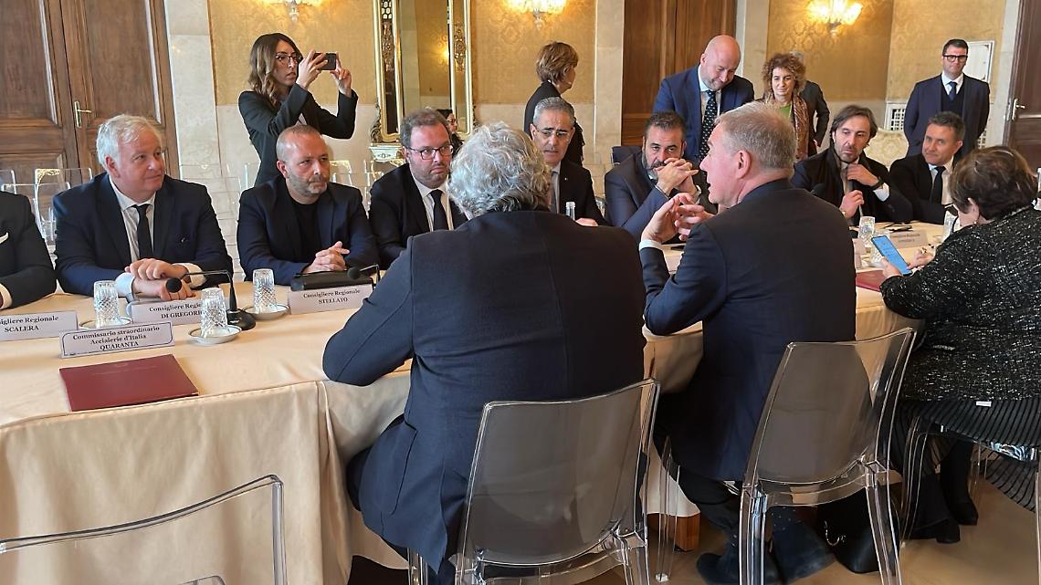 Un momento dell'incontro in Prefettura