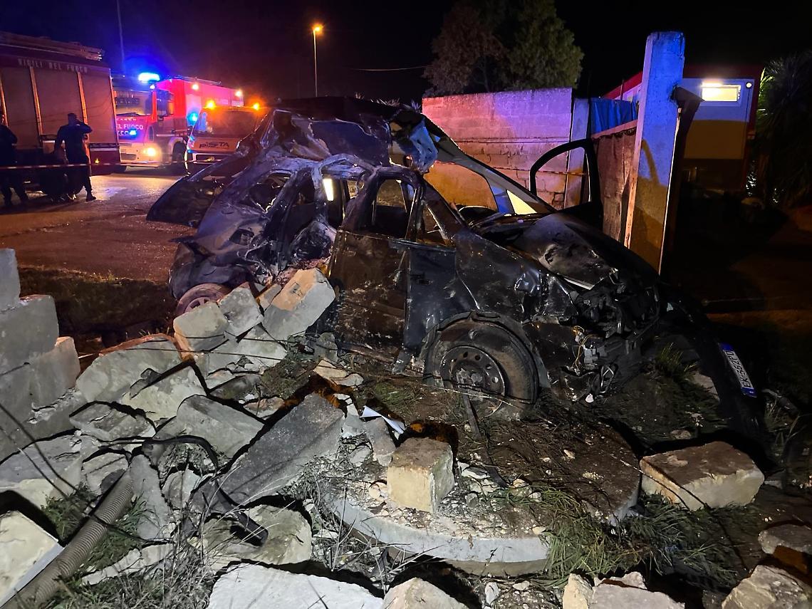 L'auto dopo l'incidente - foto Francesco Manfuso
