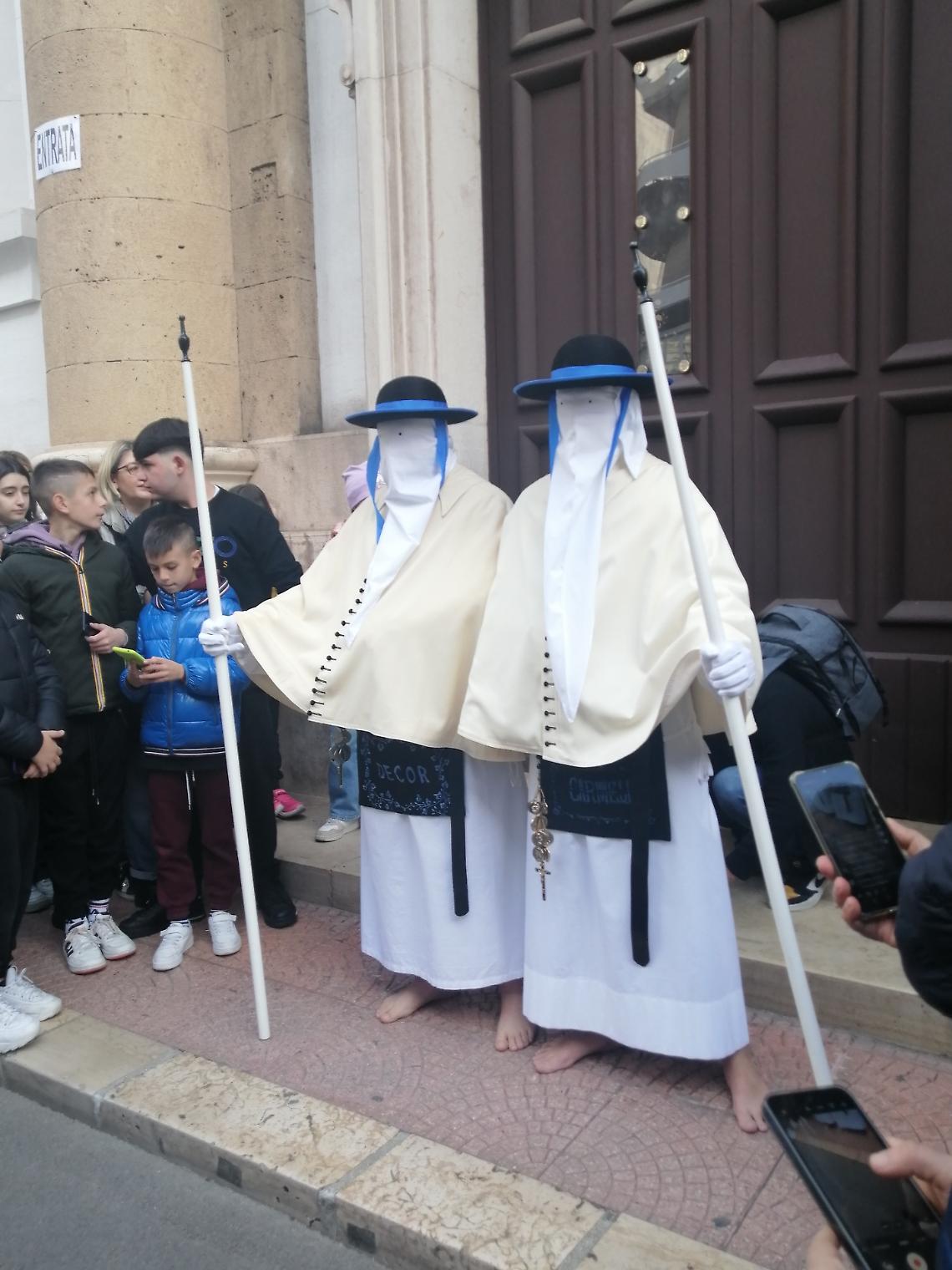 La "prima posta" è uscita alle ore 15 dalla chiesa del Carmine