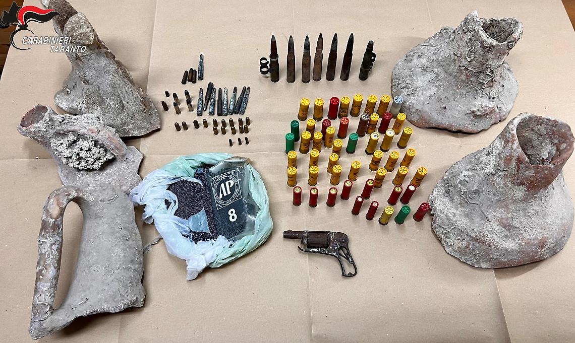 Esplosivo, pistola e munizioni sequestrati