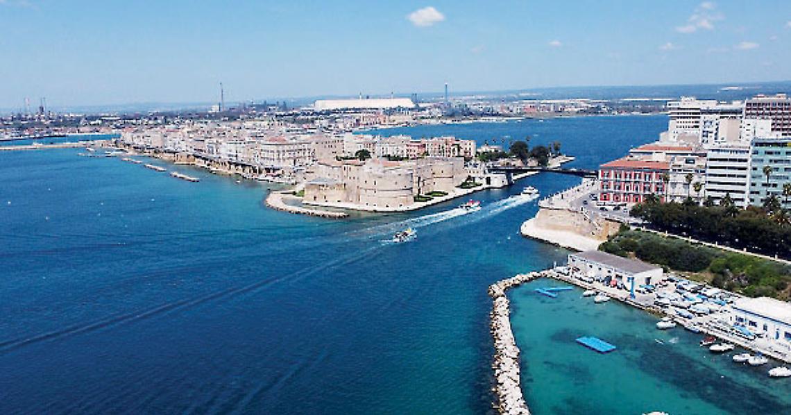 Una veduta aerea di Taranto