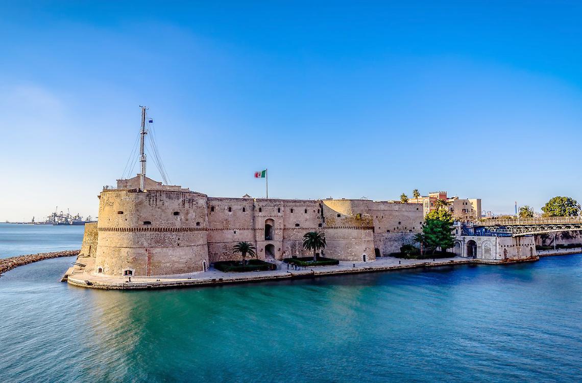 Una veduta del Castello Aragonese di Taranto