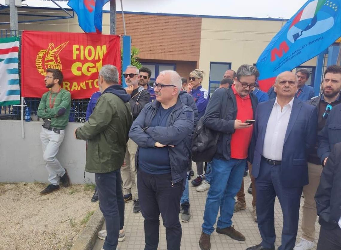 Cosimo Borraccino allo stabilimento Leonardo di Grottaglie