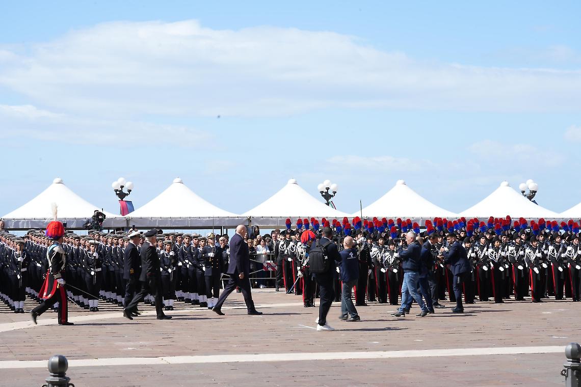 La cerimonia alla Rotonda Marinai d'Italia