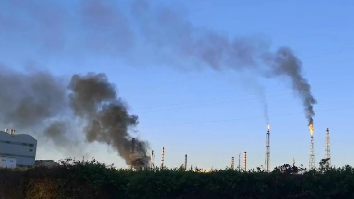 Fumo nero dalla Raffineria Eni di Taranto