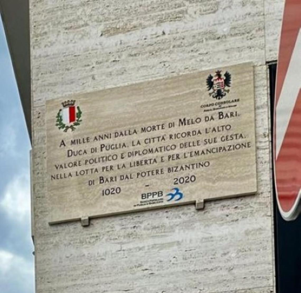 Una targa commemorativa dedicata a Melo da Bari a mille anni dalla morte
