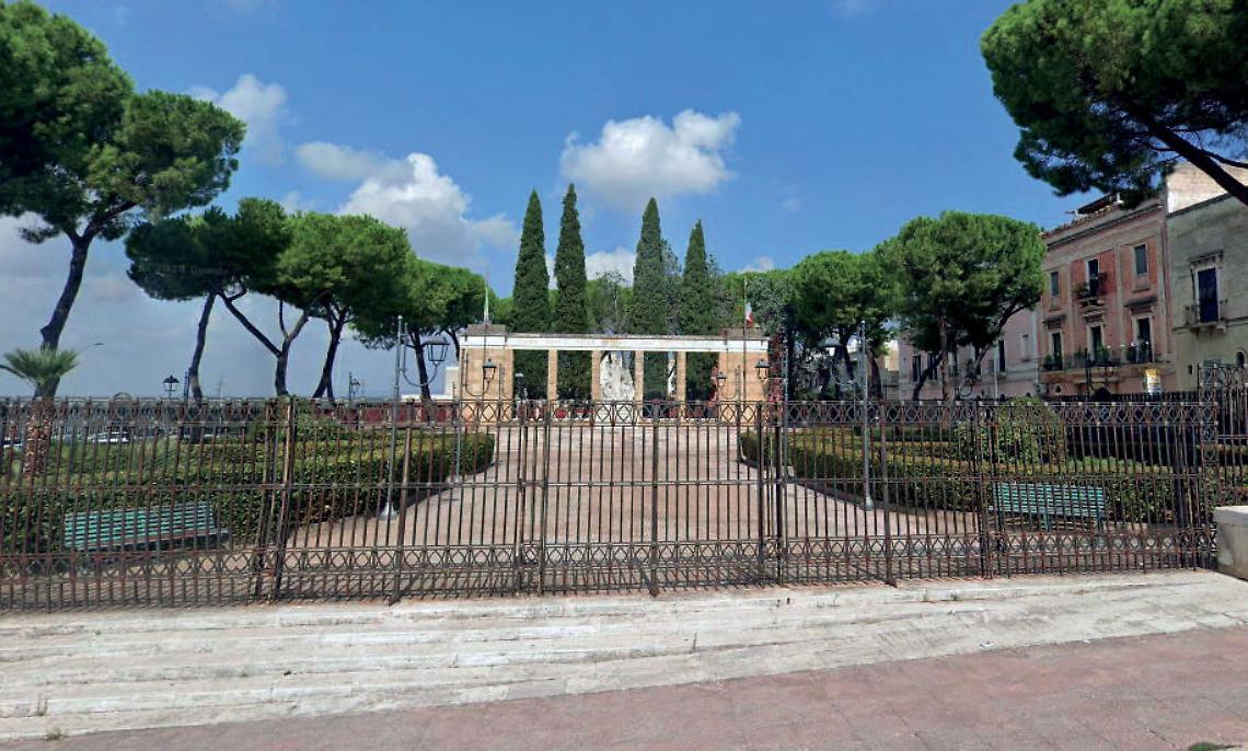 Lavori al Monumento ai Caduti a Grottaglie