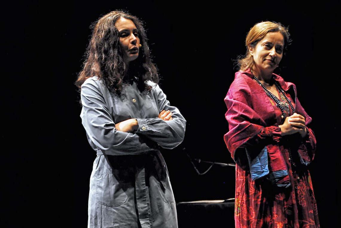 La compagnia leccese Astràgali Teatro in una foto di scena