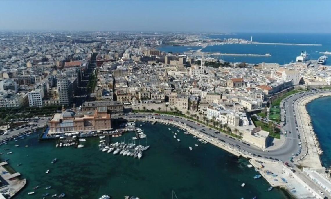 Una veduta aerea di Bari
