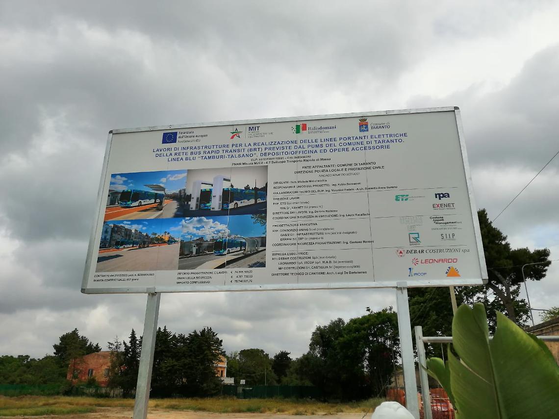 Il cartellone dell'inaugurazione