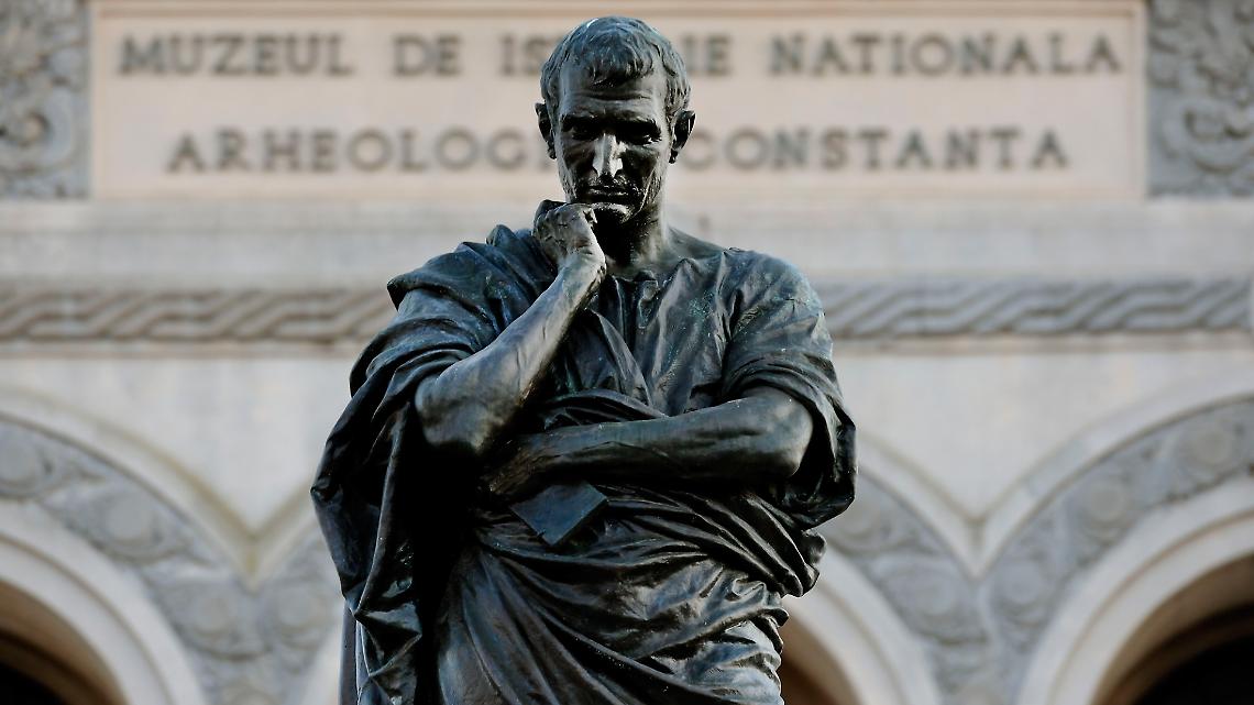 La statua di Ovidio a Sulmona