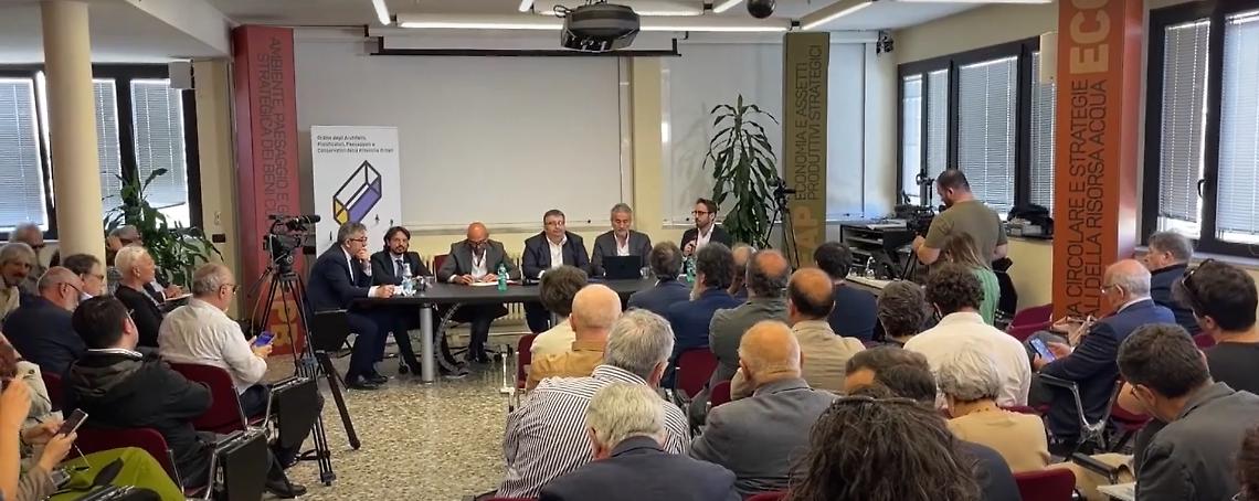 Il confronto tra candidati sindaco a Bari