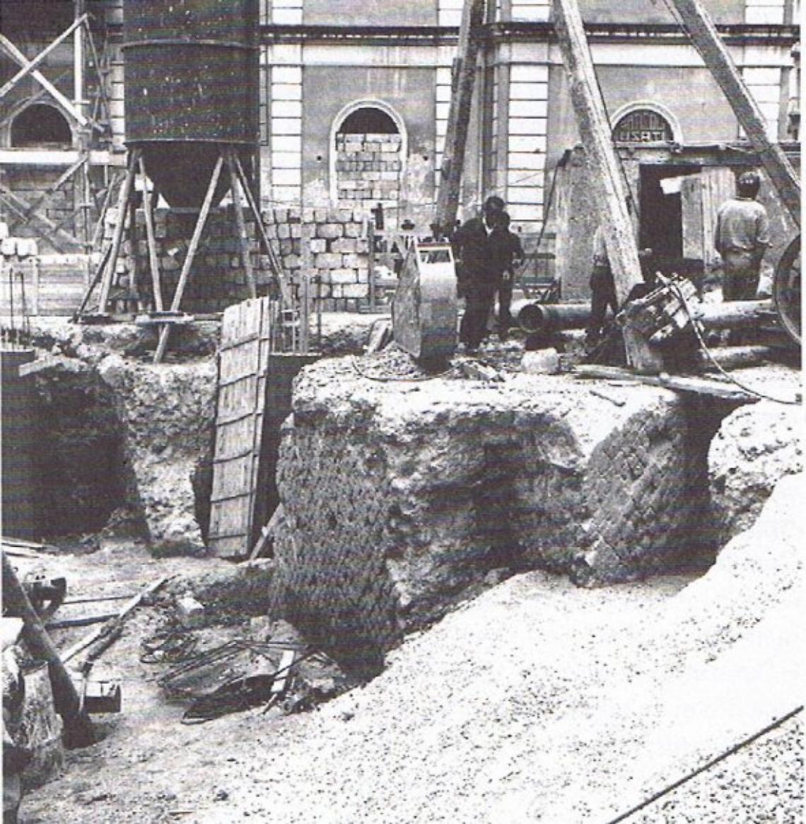 Scavi nell'area dell'anfiteatro negli anni '60