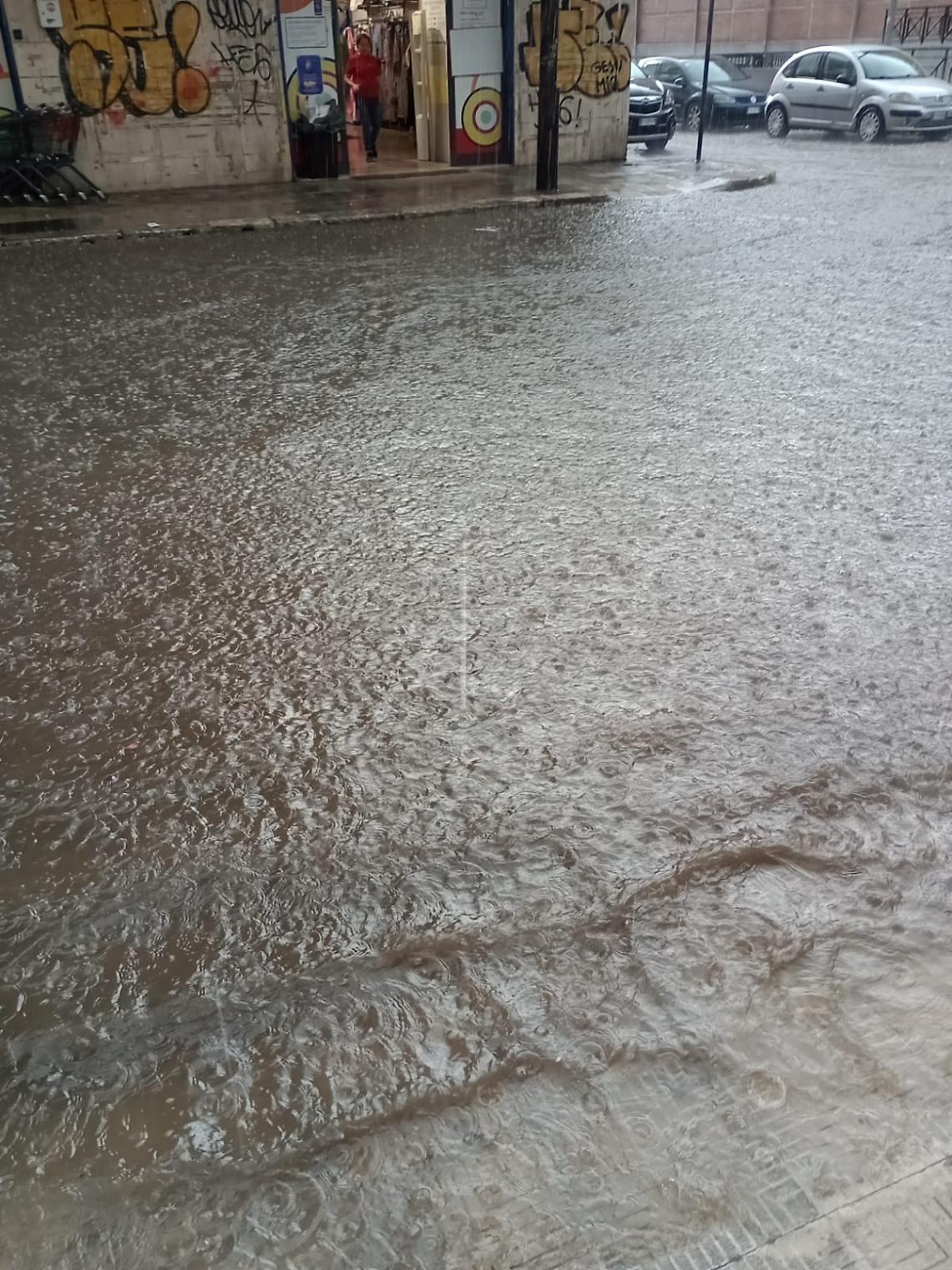 Pioggia torrenziale in città 