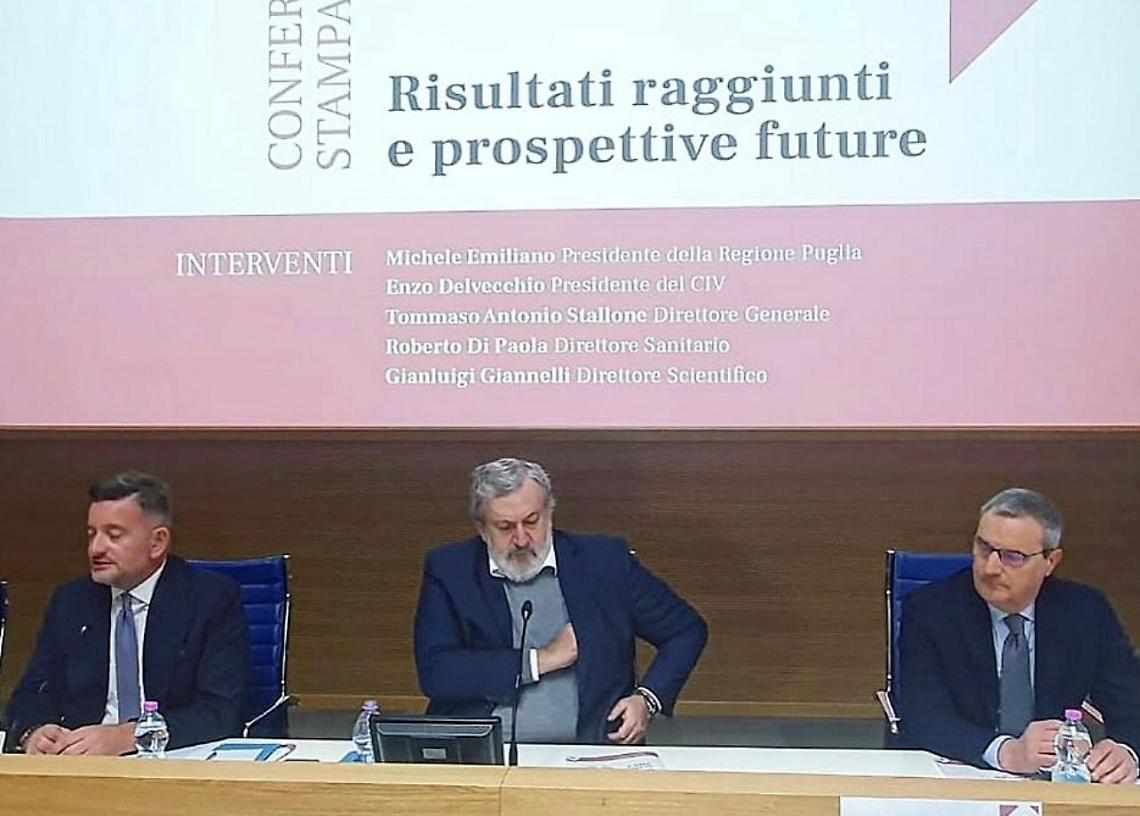 Da sinistra, Enzo Delvecchio, Michele Emiliano e Tommaso Stellone