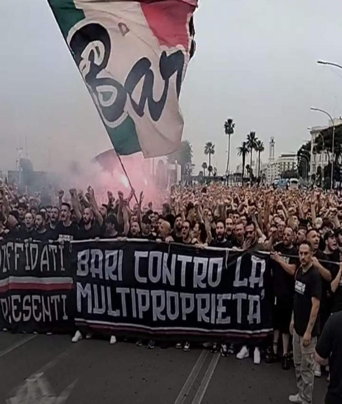 I tifosi del Bari dicono "No alla Multiproprietà" - foto tratta dal profilo Facebook di SSC Bari Fans