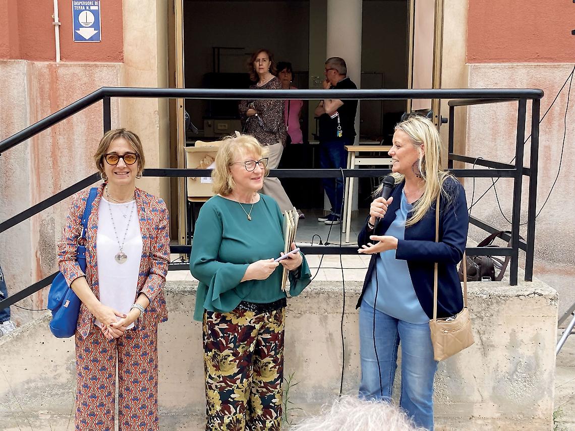 Righi Day, collocata una panchina rossa davanti all’istituto