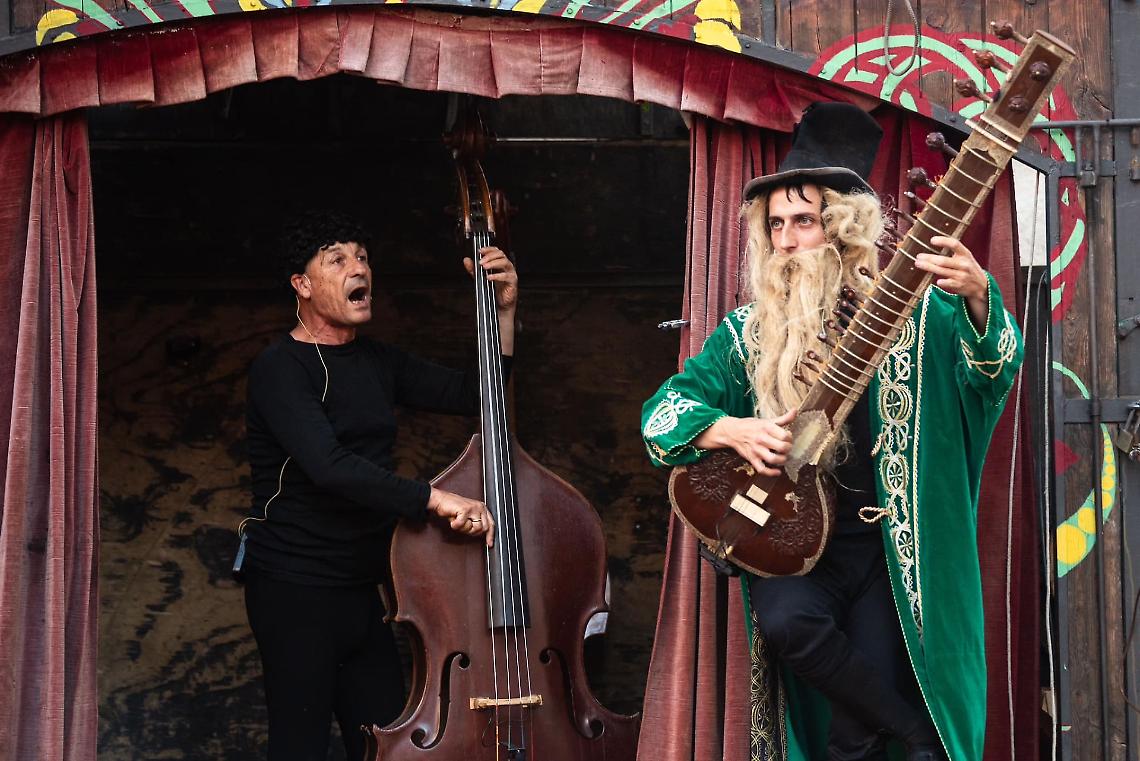Il teatrino viaggiante "La contrabbassa"
