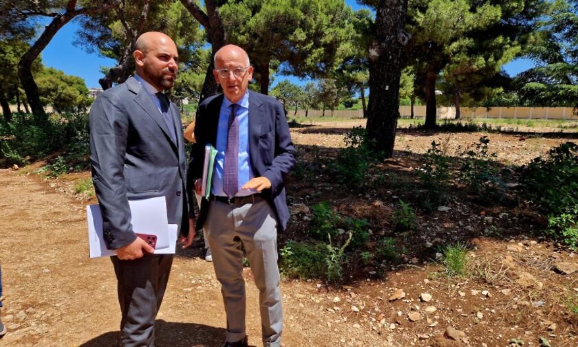 Nel cantiere del Parco della Giustizia il Viceministro alla Giustizia Francesco Paolo Sisto con Tullio Ferrante 