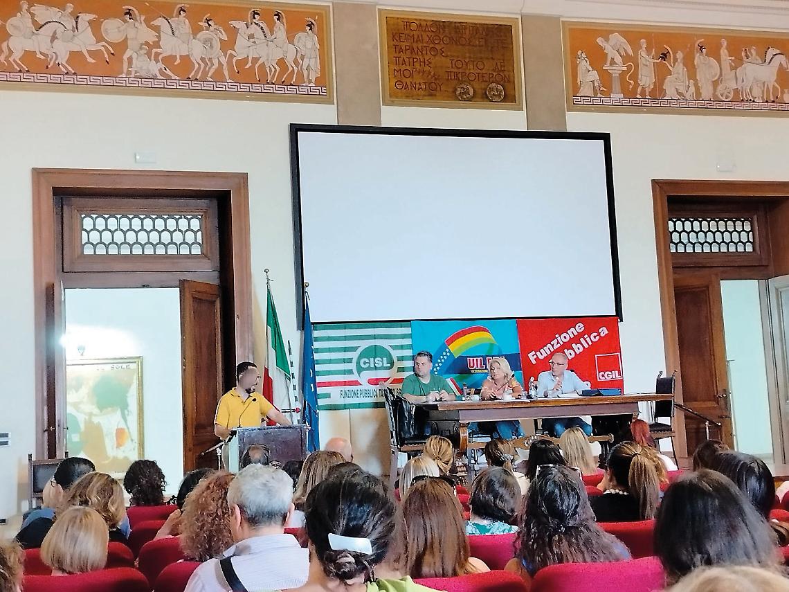 Un momento dell'assemblea di Fp Cgil, Cisl Fp e Uil Fpl