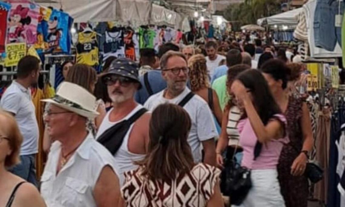 Un mercato serale - archivio