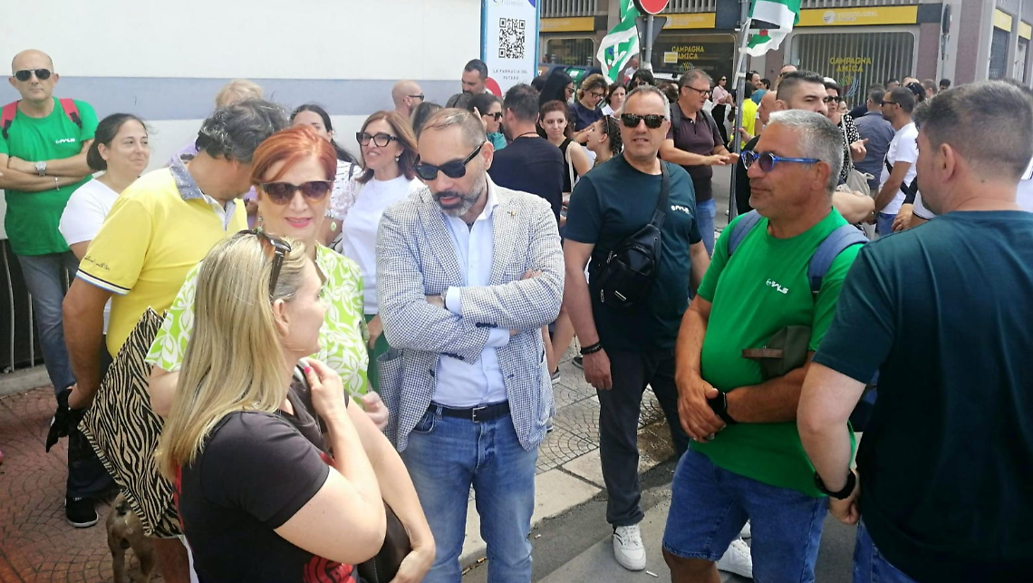 Il sindaco Melucci al sit-in di protesta dalla Fials