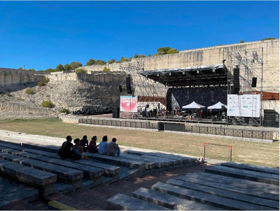 Il palco del "Cinzella Festival" allestito nelle precedenti edizioni alle Cave di Fantiano