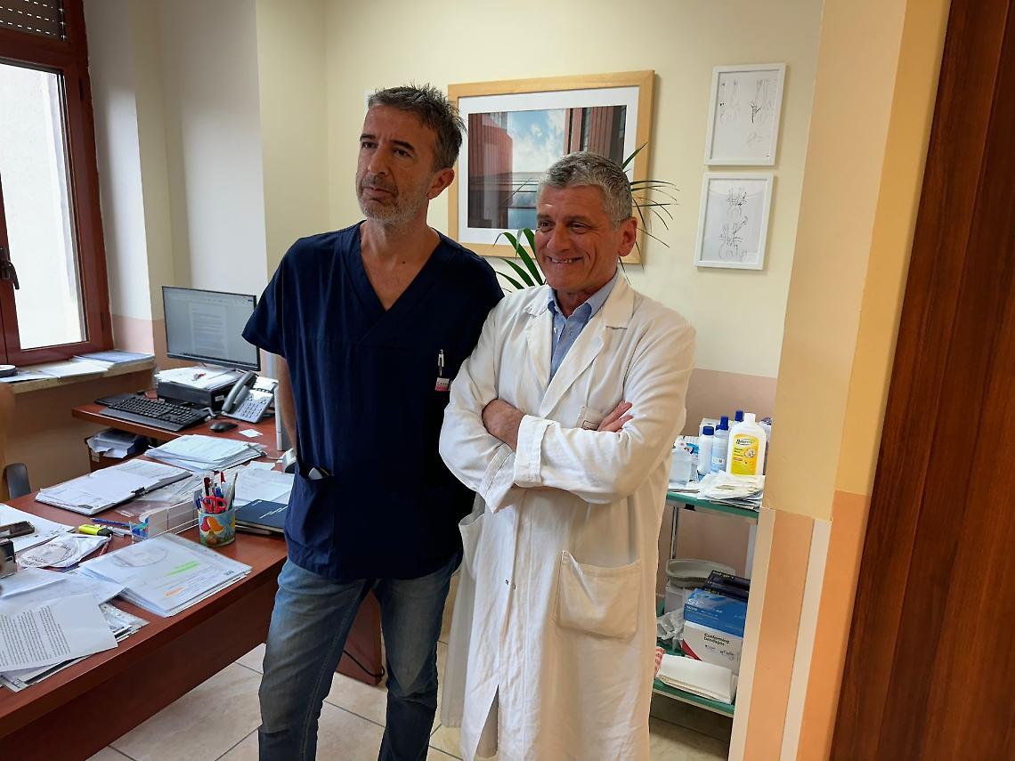 Il dottor Gaetano La Barbera (direttore chirurgia vascolare SS. Annunziata) e del dottor Roberto Prunella (a sinistra), chirurgo vascolare dell'equipe di La Barbera