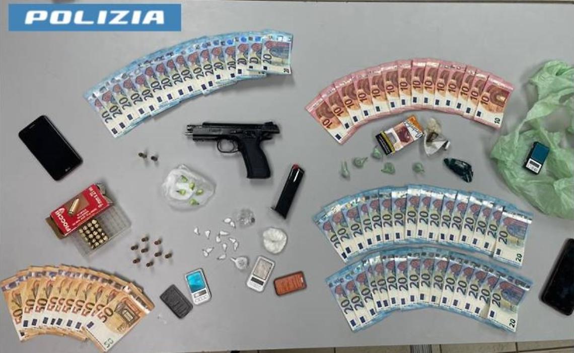 Droga, soldi e armi sequestrati dai Falchi della Questura di Taranto