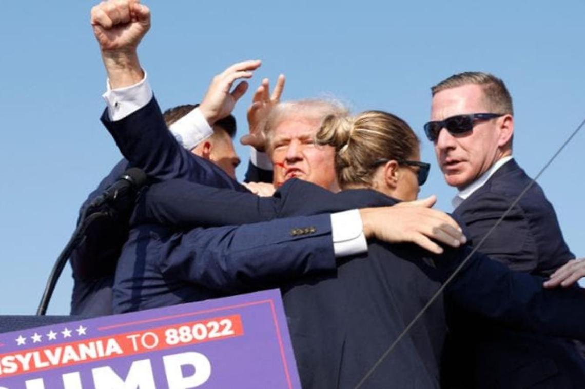 Un fotogramma dopo l'attentato a Donald Trump