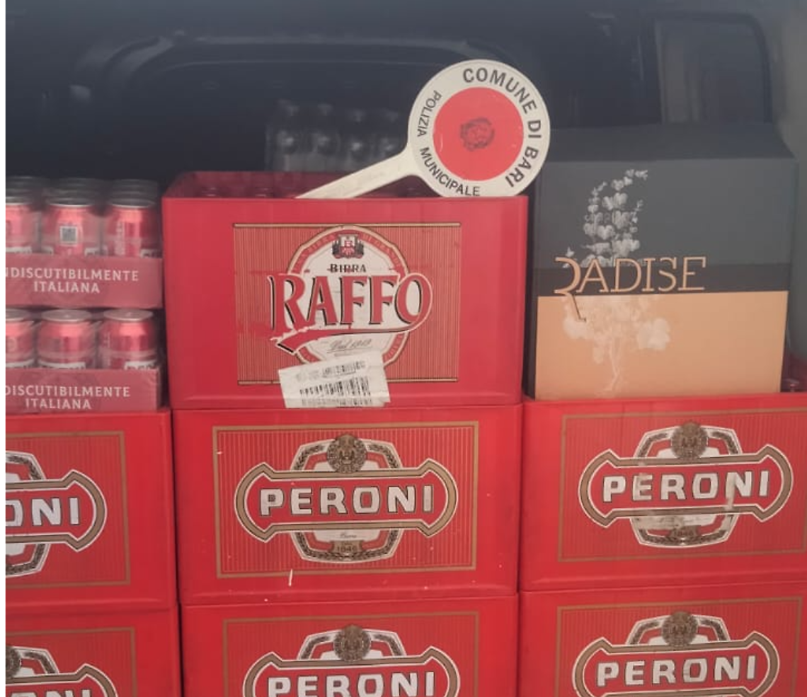 Gli alcolici sequestrati a Bari in un circolo ricreativo