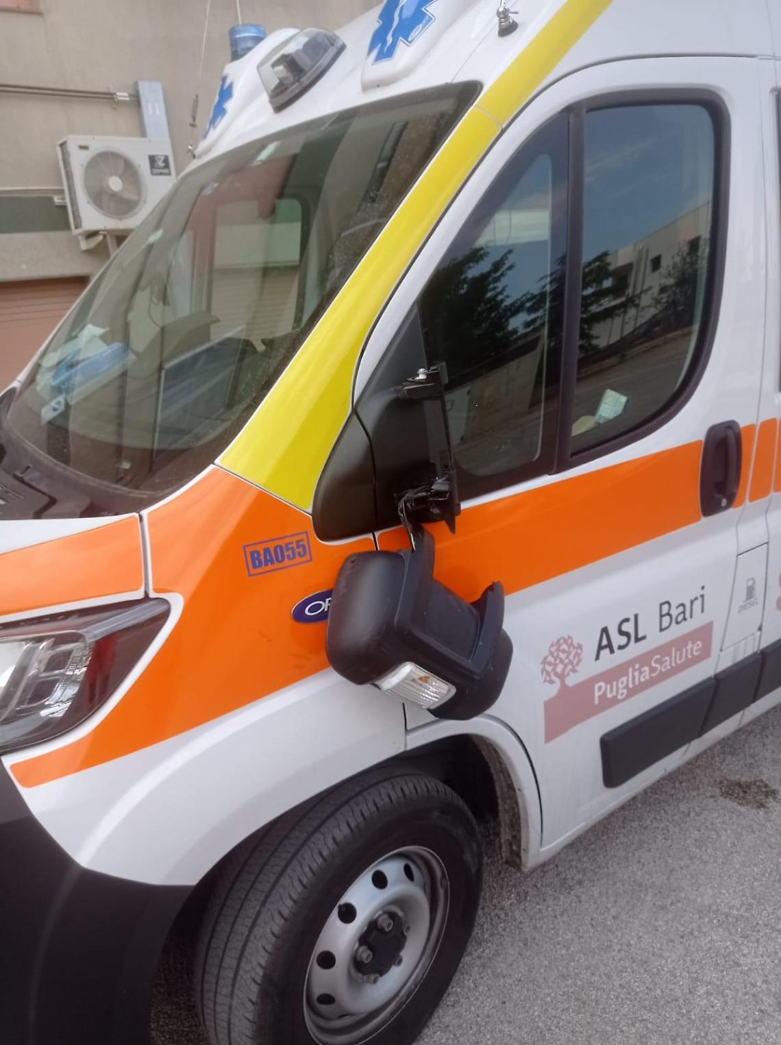 L'ambulanza del 118 vandalizzata