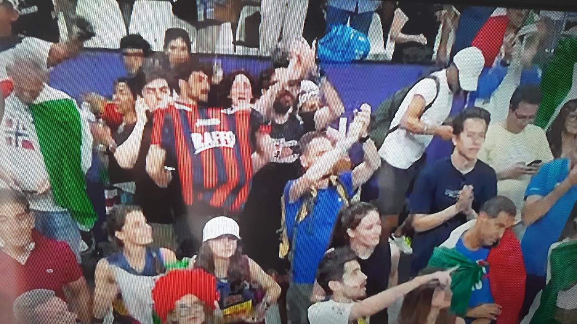 La maglia del Taranto a Parigi 