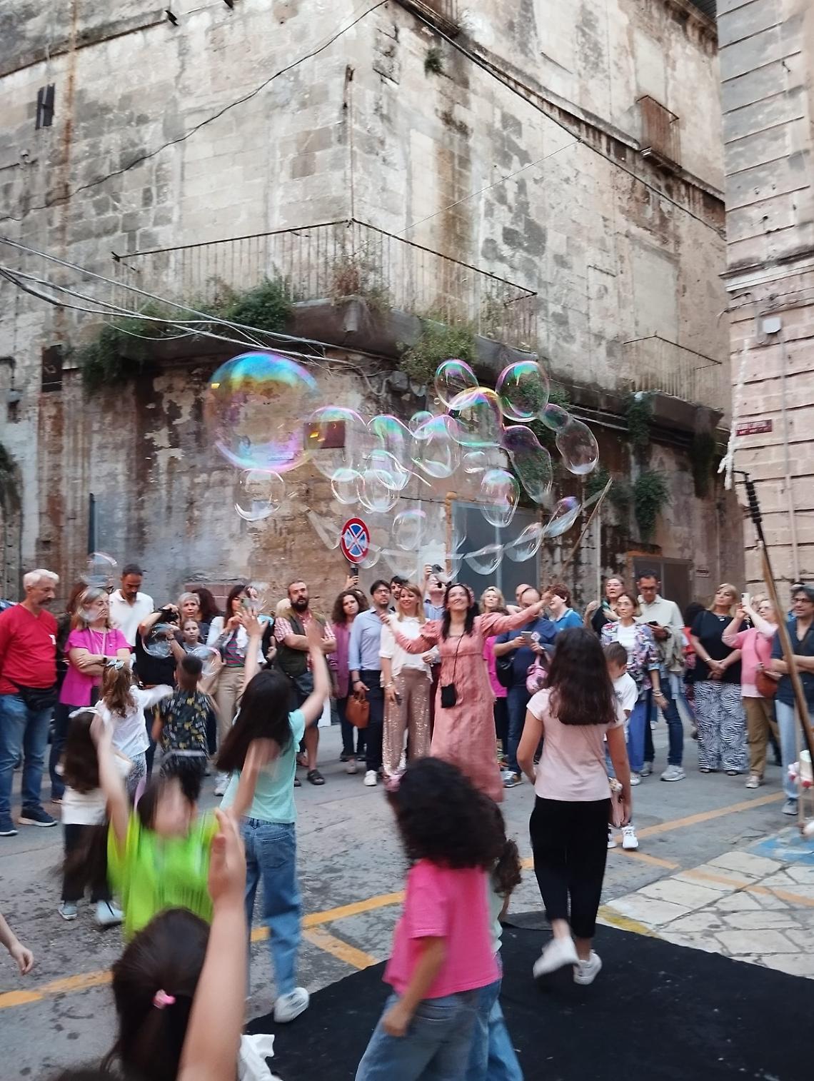 Spettacolo di bolle (foto d'archivio)