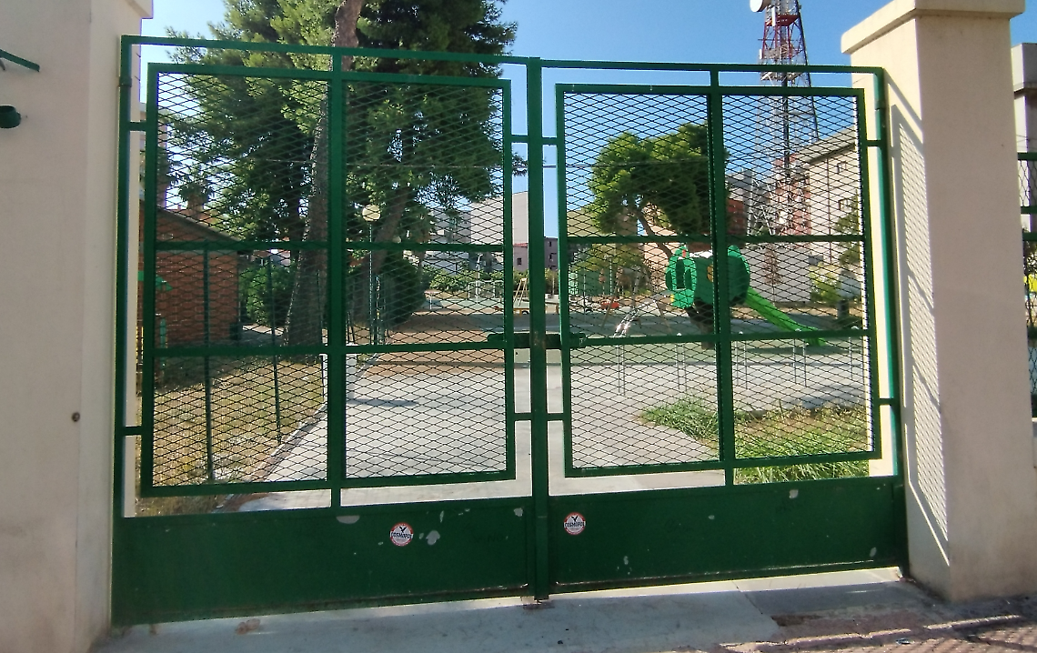 Quartiere Tamburi, via Verdi. Cancelli chiusi al Parco di Lulù