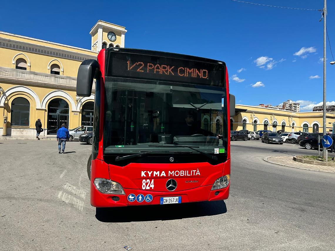 Un autobus di Kyma Mobilit&agrave;