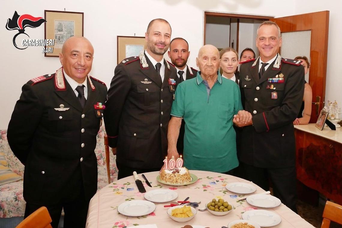 Oronzo Manno compie 100 anni circondato dall'affetto dei carabinieri