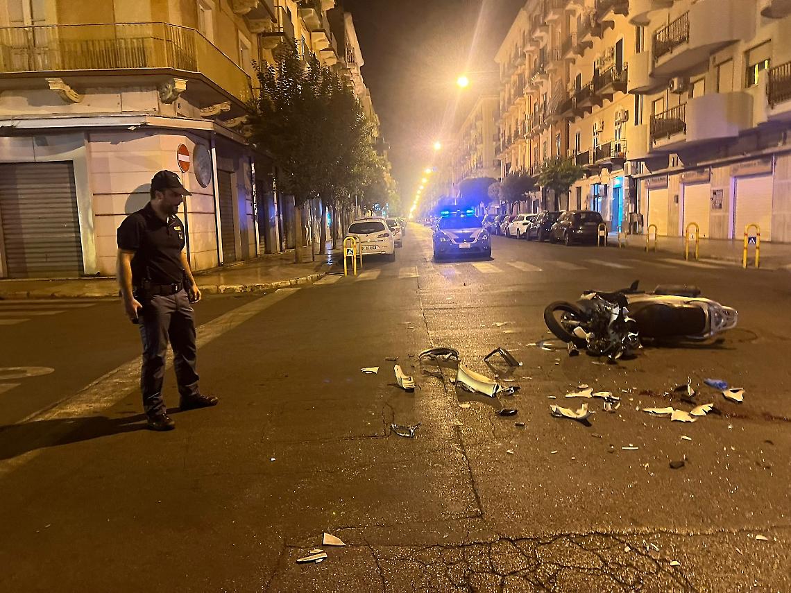 L'incidente all'incrocio tra via Oberdan e via Minniti - foto di Francesco Manfuso