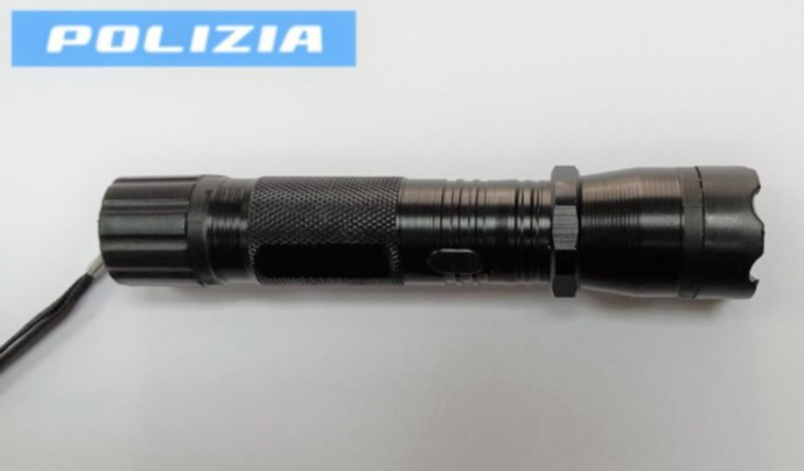 Il taser sequestrato