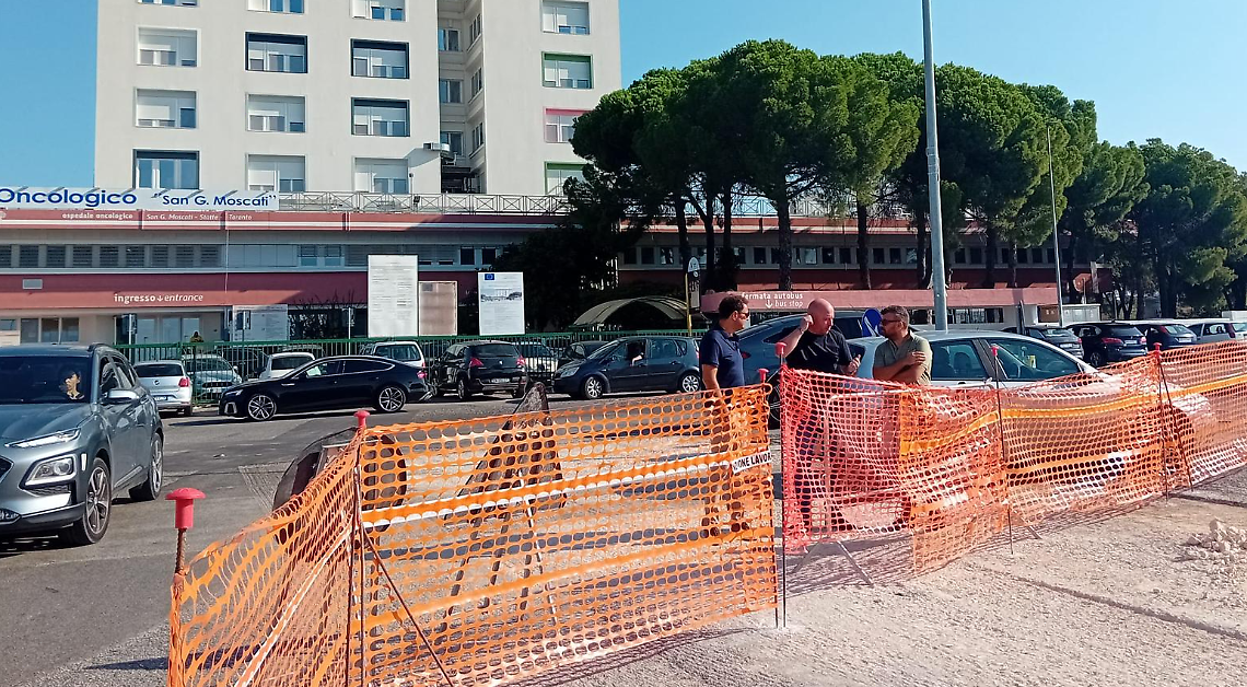 Il sopralluogo al cantiere nell'area esterna dell'ospedale Moscati