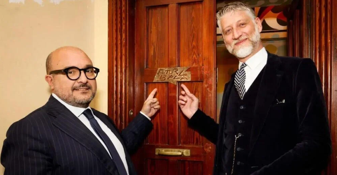 Una storia di "tranelli e coltelli"