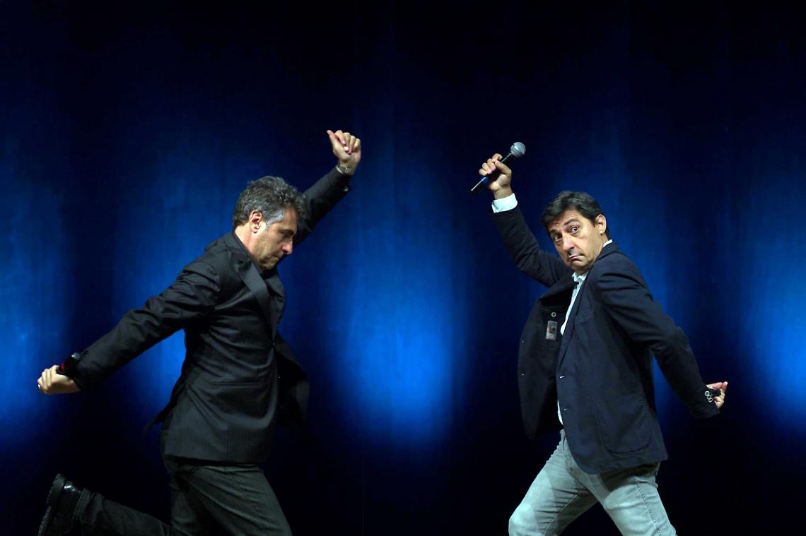 “Il cotto e il crudo”, celebre spettacolo comico del duo Toti e Tata, al secolo Emilio Solfrizzi e Antonio Stornaiolo 