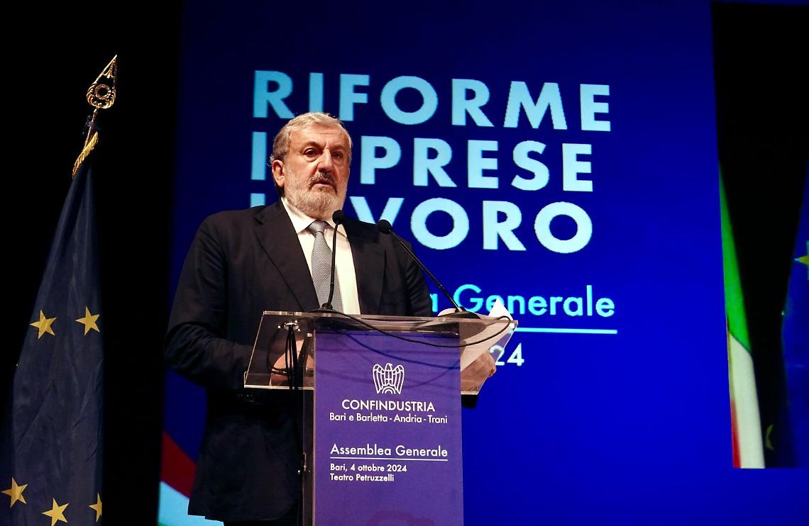 Michele Emiliano all'assemblea di Confindustria a Bari