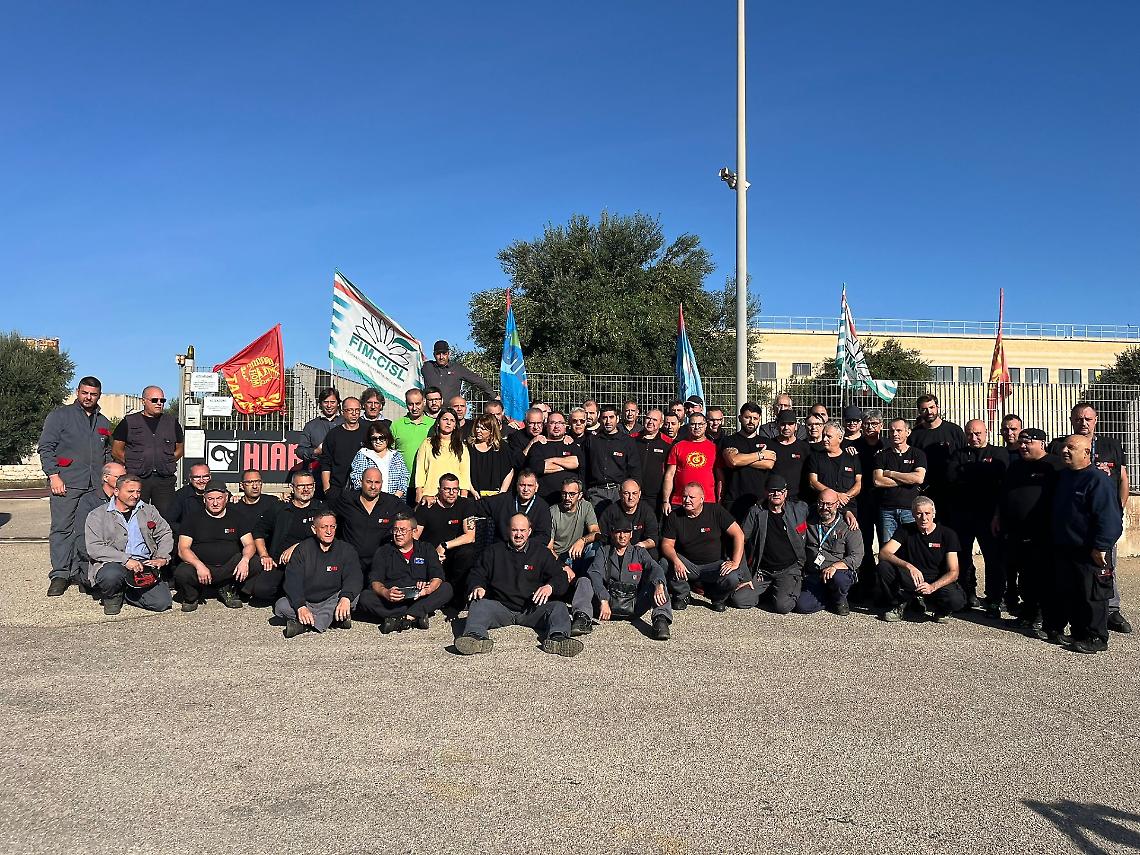 I lavoratori dello stabilimento Hiab di Statte