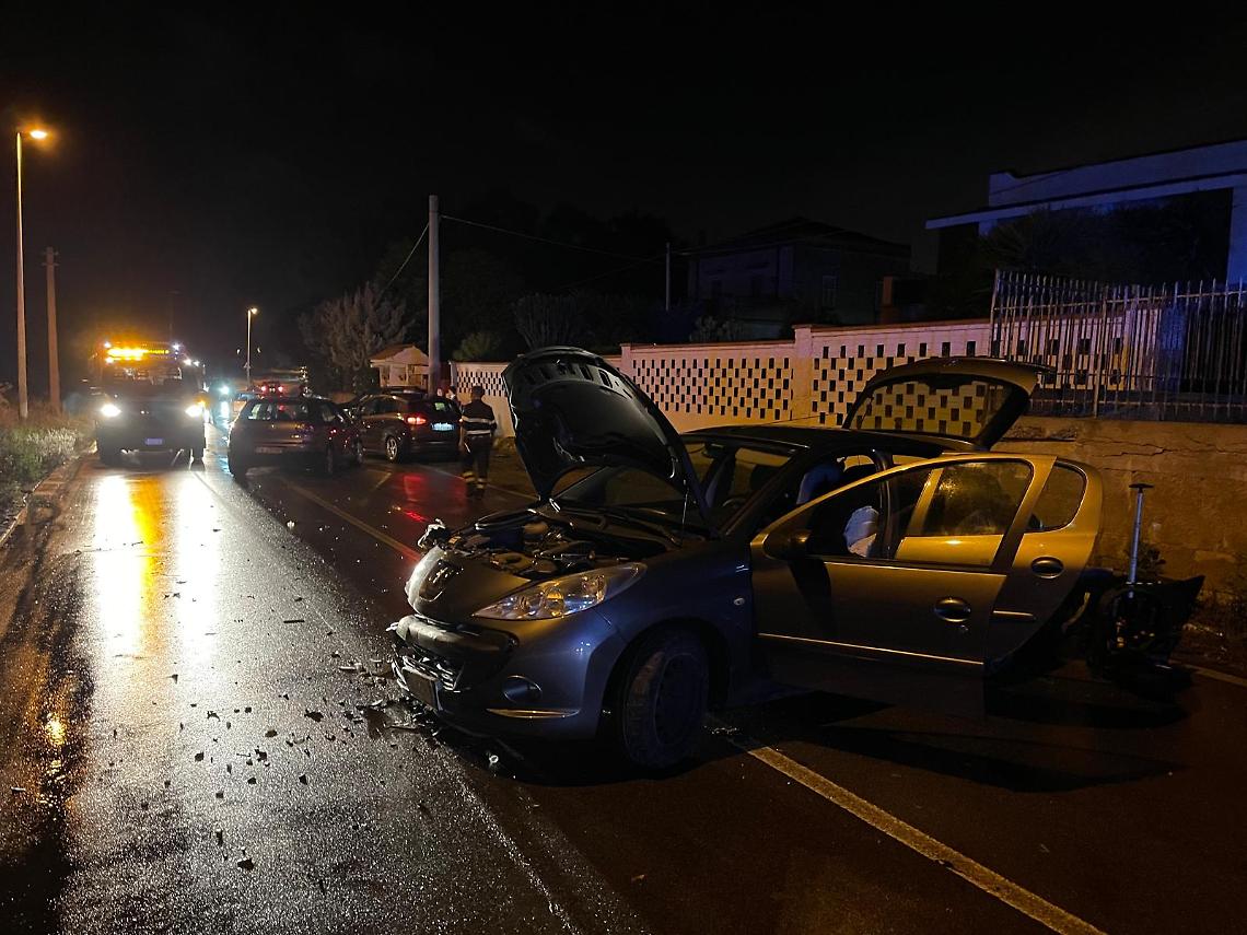 L'incidente in via Mediterraneo  - foto di Francesco Manfuso