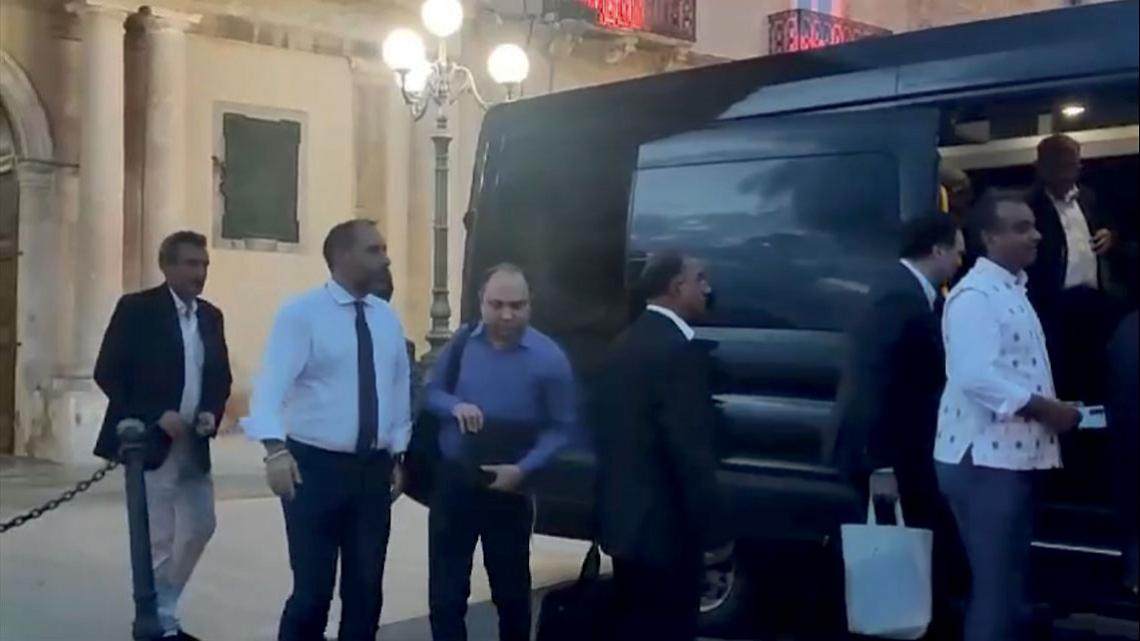 Il sindaco di Taranto, Rinaldo Melucci, con la delegazione del gruppo Jindal al termine della visita a Palazzo di Città